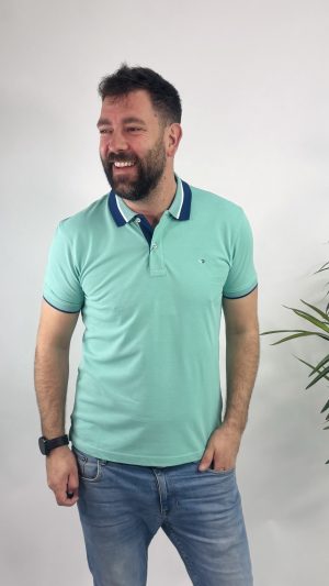 POLO LISO TOQUE CUELLO GENDIVE VERDE