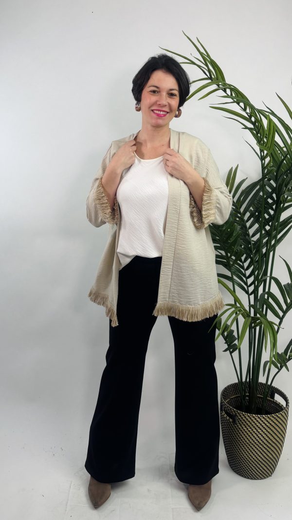 GUARDAPOLVOS LISO CON FLECOS PARA ELLAS BEIGE