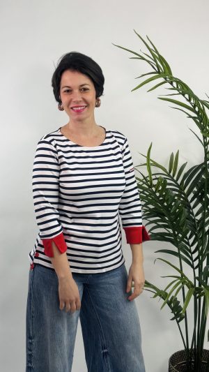 CAMISETA MARINERA DETALLE BOTON ROJO STRATEGGA U