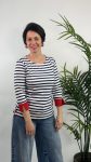 CAMISETA MARINERA DETALLE BOTON ROJO STRATEGGA U